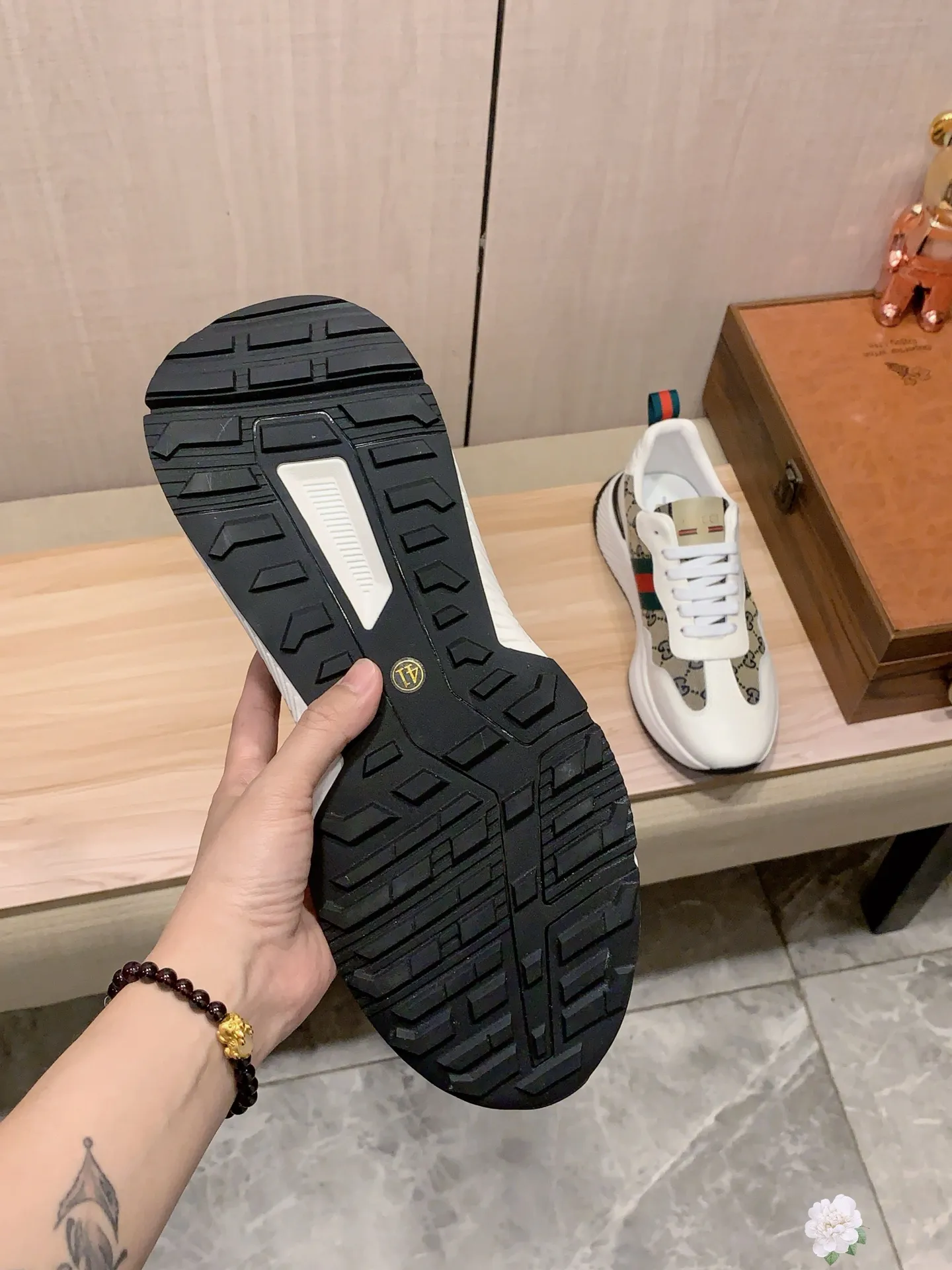 Men's men's shoes💰460💰💰🎩🎩[Lightning][Lightning] "Gucci*" The latest • popular casual shoes, top brand [seduce] luxury ~ purchasing agency, top ~ quality. [Strong] The upper is made of imported breathable cowhide with woven material ➕ breathable sheepskin feet (•) and fine workmanship. The original stylish and stylish soft rubber wear-resistant and non-slip outsole is light and comfortable on the feet. The real thing looks better when photographed. 010: Size: 38-44, 4️⃣ colors selected
